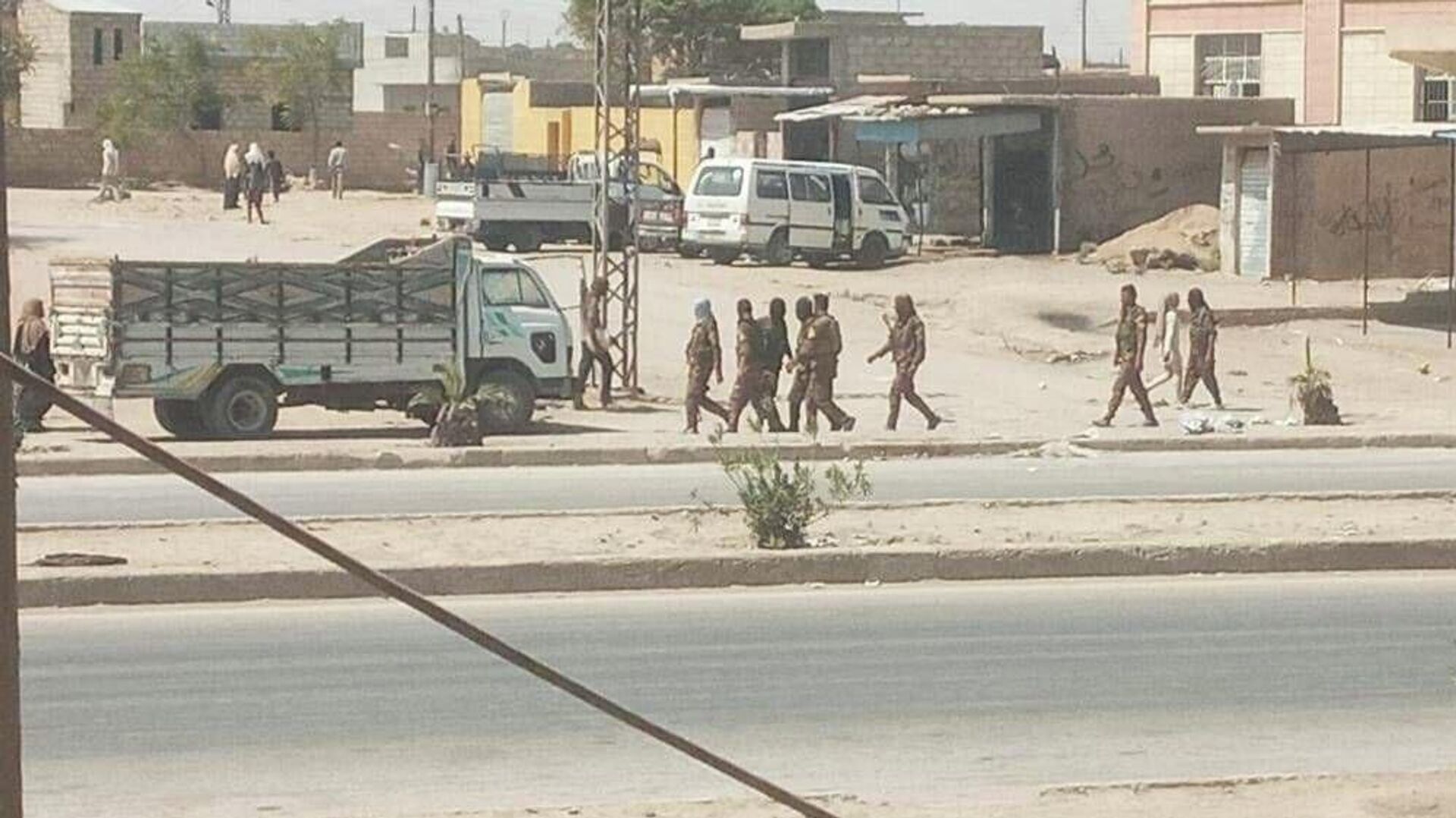 مسلحون موالون للجيش الأمريكي يحاصرون حي عربي شرقي سوريا  - سبوتنيك عربي, 1920, 03.08.2022