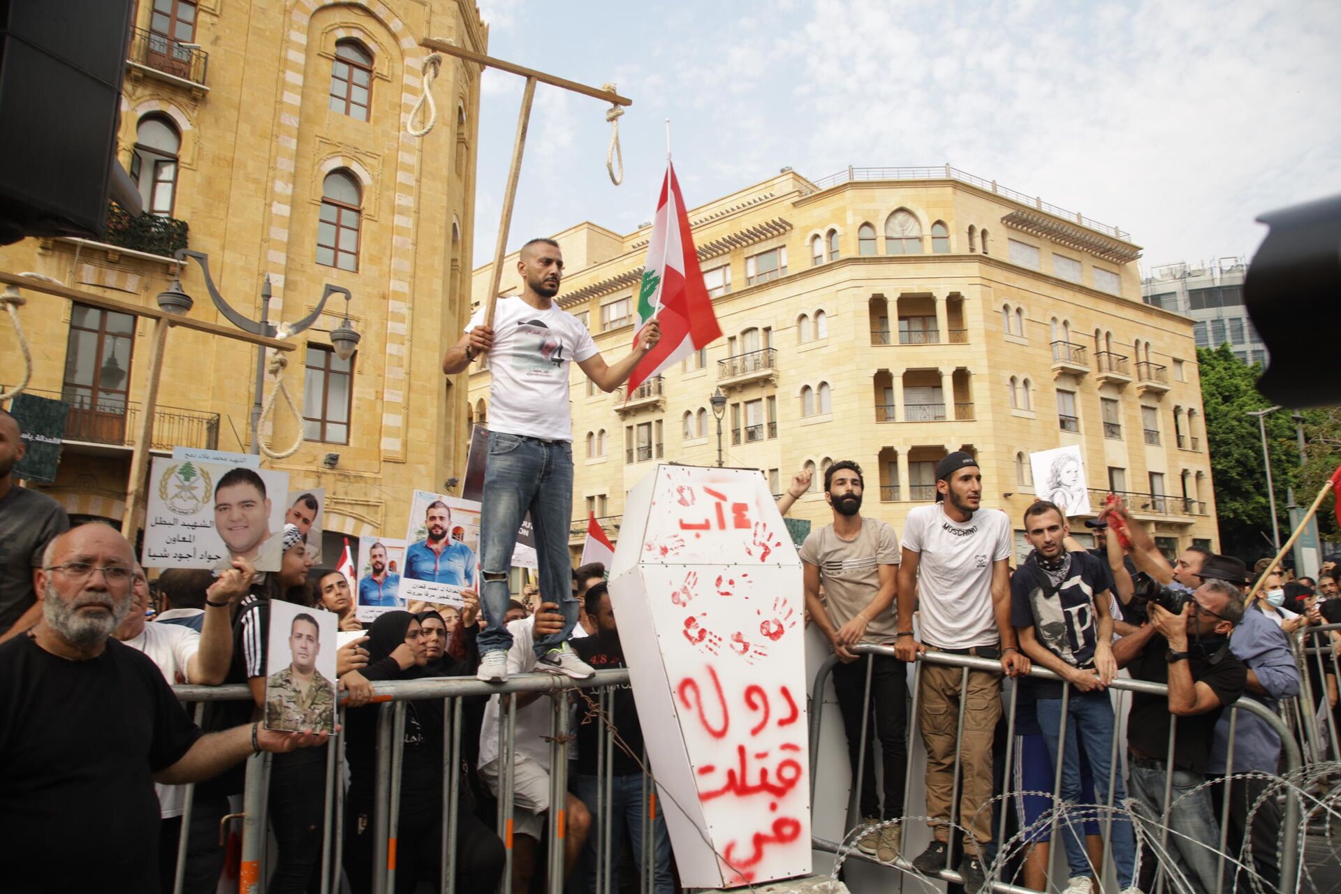 اللبنانيون يحيون الذكرى الثانية لانفجار مرفأ بيروت بدموع وحسرة وغضب - سبوتنيك عربي, 1920, 04.08.2022