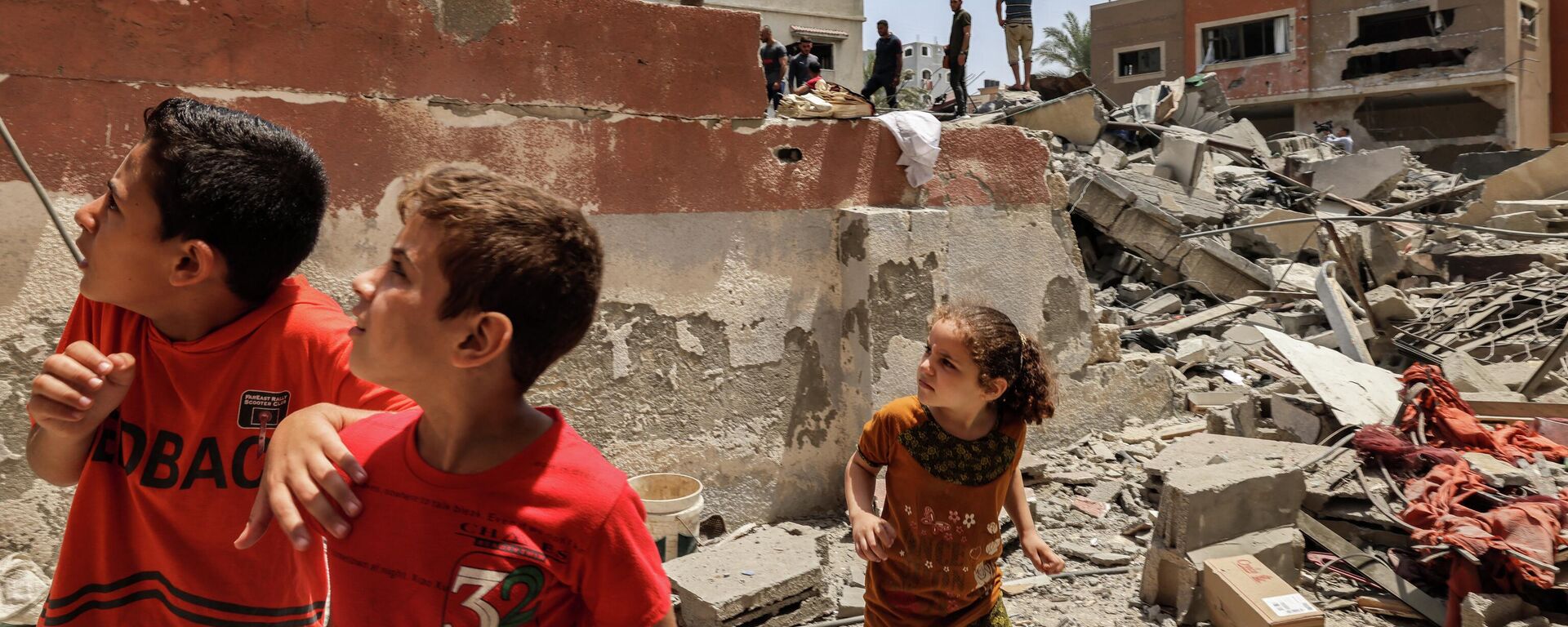 أطفال في قطاع غزة أثناء القصف الإسرائيلي، 6 أغسطس/ آب 2022 - سبوتنيك عربي, 1920, 06.08.2022