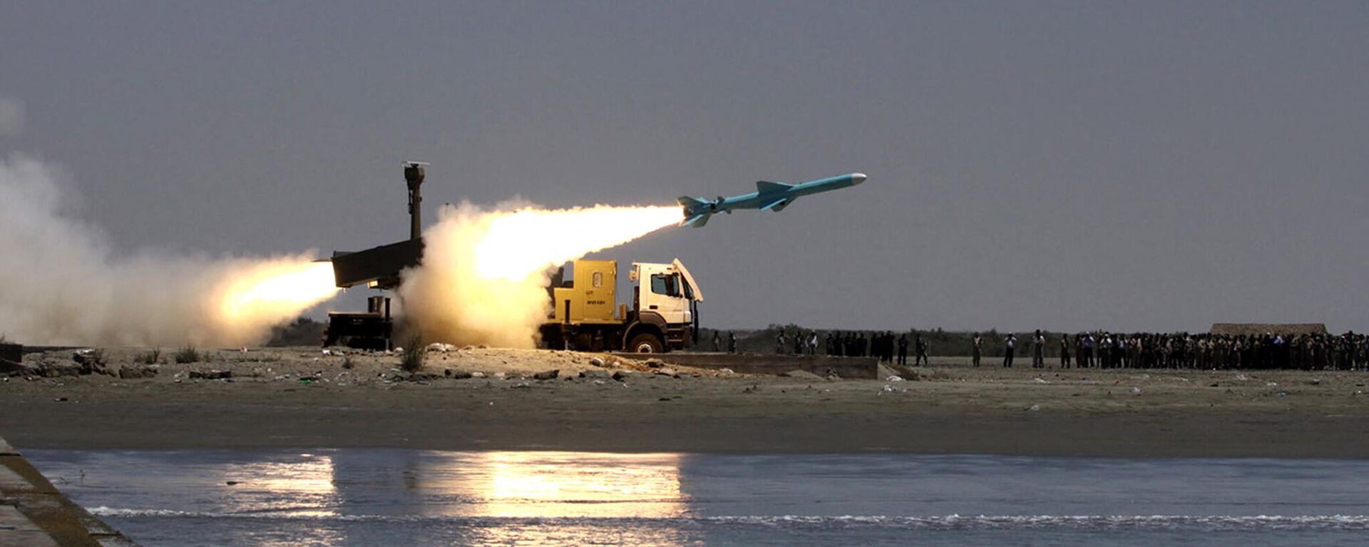إطلاق صاروخ تابع لبحرية الجيش الإيراني  - سبوتنيك عربي, 1920, 04.01.2023