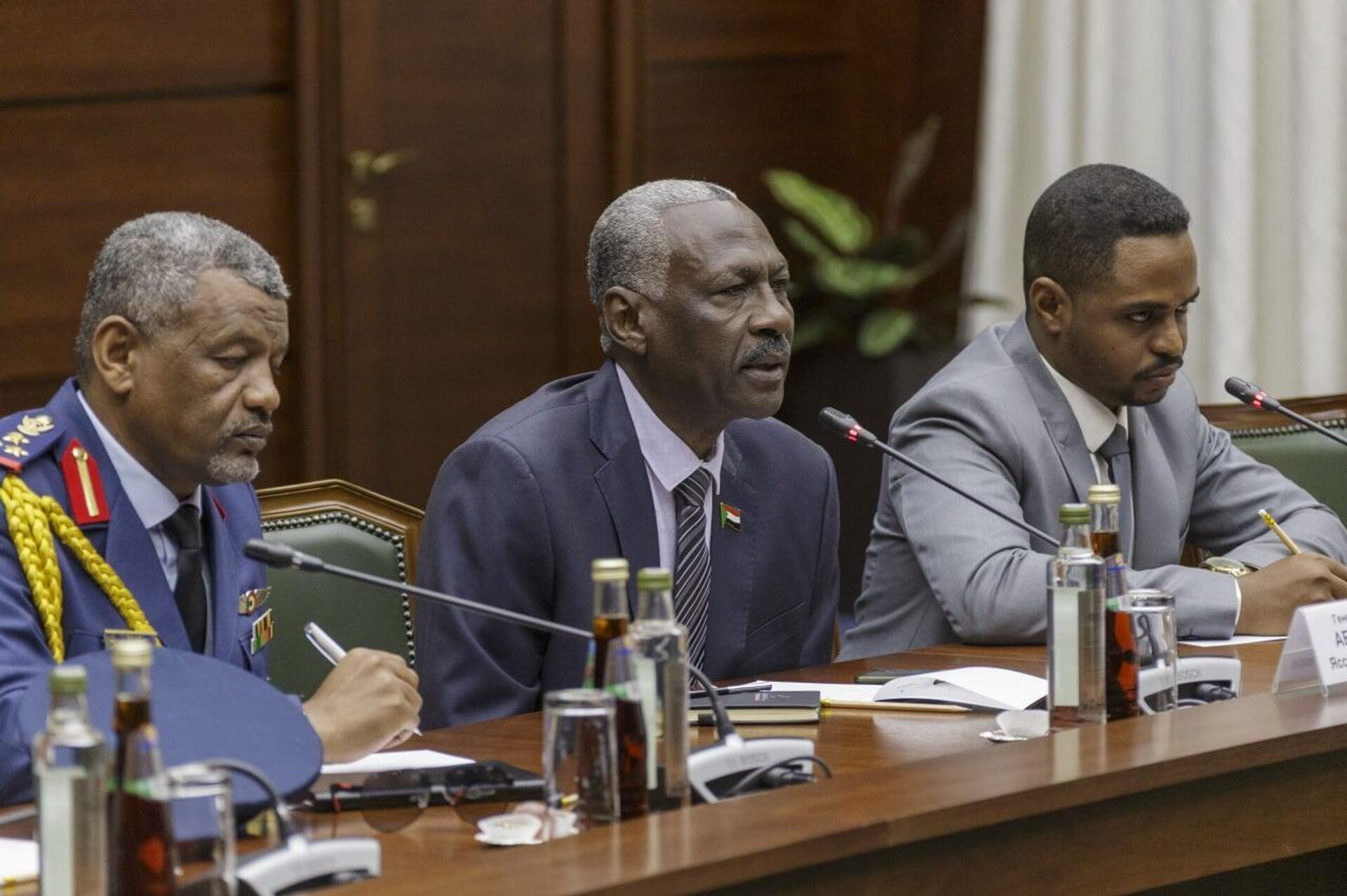 وزير الدفاع السوداني ياسين إبراهيم، خلال لقاء مع نائب وزير الدفاع الروسي، ألكسندر فومين، على هامش المنتدى العسكري الدولي آرميا -2022 في مقاطعة موسكو - سبوتنيك عربي, 1920, 18.08.2022