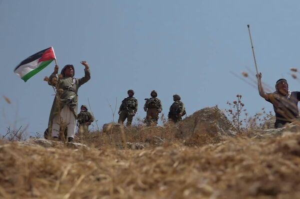 عشرات الإصابات خلال قمع الجيش الإسرائيلي مسيرات ضد الاستيطان في الضفة الغربية - سبوتنيك عربي