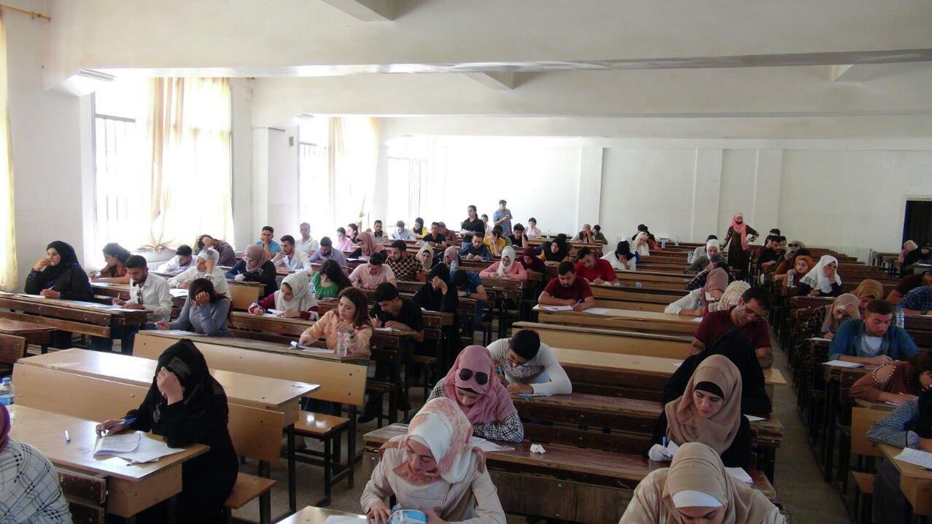 جامعة الفرات السورية ترمم كلياتها التي دمرتها الطائرات الأمريكية وتوفد كوادرها إلى روسيا - سبوتنيك عربي, 1920, 19.08.2022