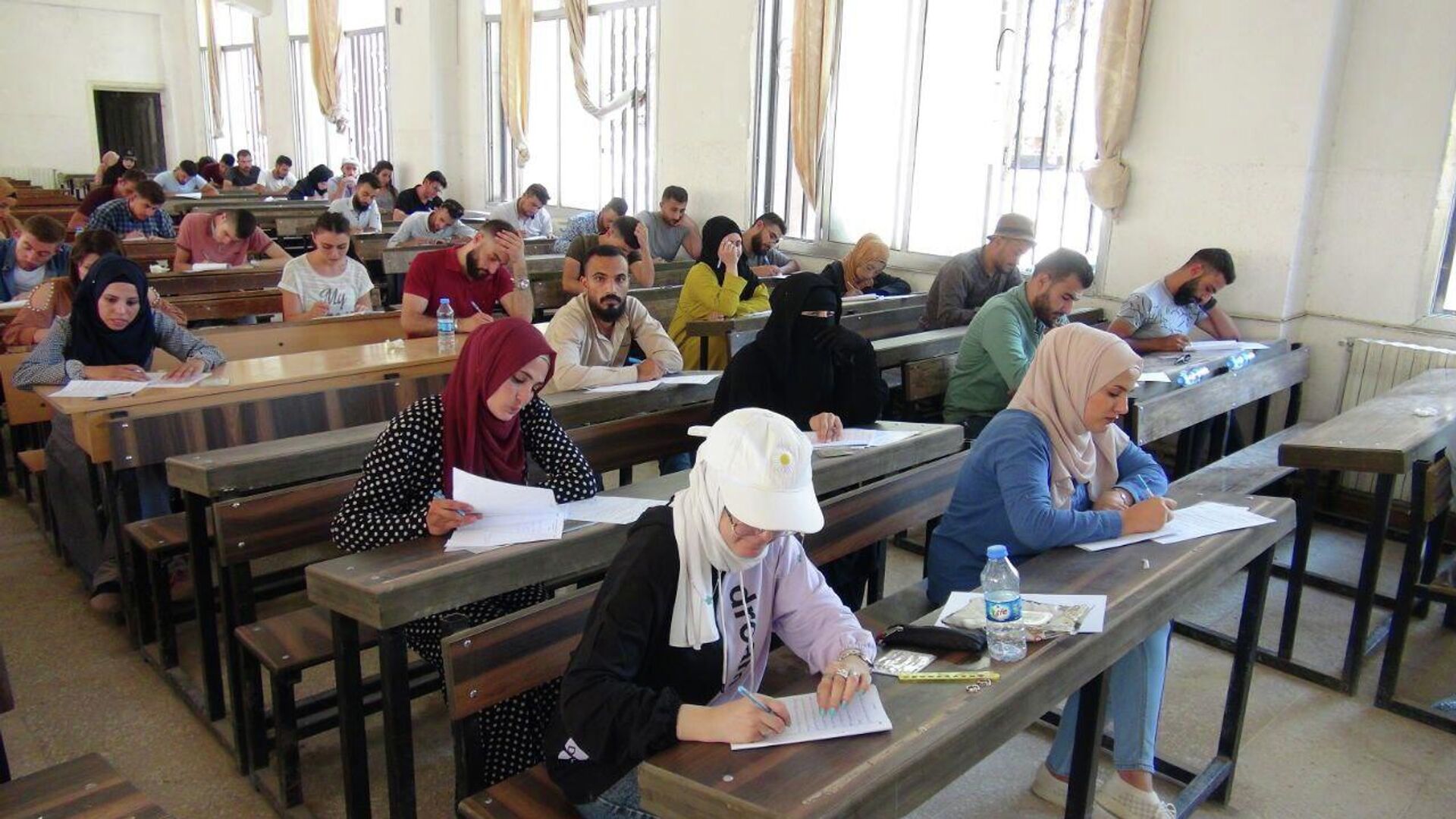 جامعة الفرات السورية ترمم كلياتها التي دمرتها الطائرات الأمريكية وتوفد كوادرها إلى روسيا - سبوتنيك عربي, 1920, 19.08.2022