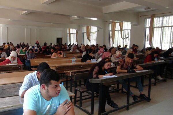 جامعة الفرات السورية ترمم كلياتها التي دمرتها الطائرات الأمريكية وتوفد كوادرها إلى روسيا - سبوتنيك عربي