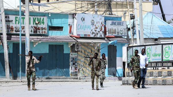 الشرطة الصومالية تعلن إنهاء سيطرة واحتجاز حركة الشباب لفندق بالعاصمة  20 أغسطس 2022
 - سبوتنيك عربي