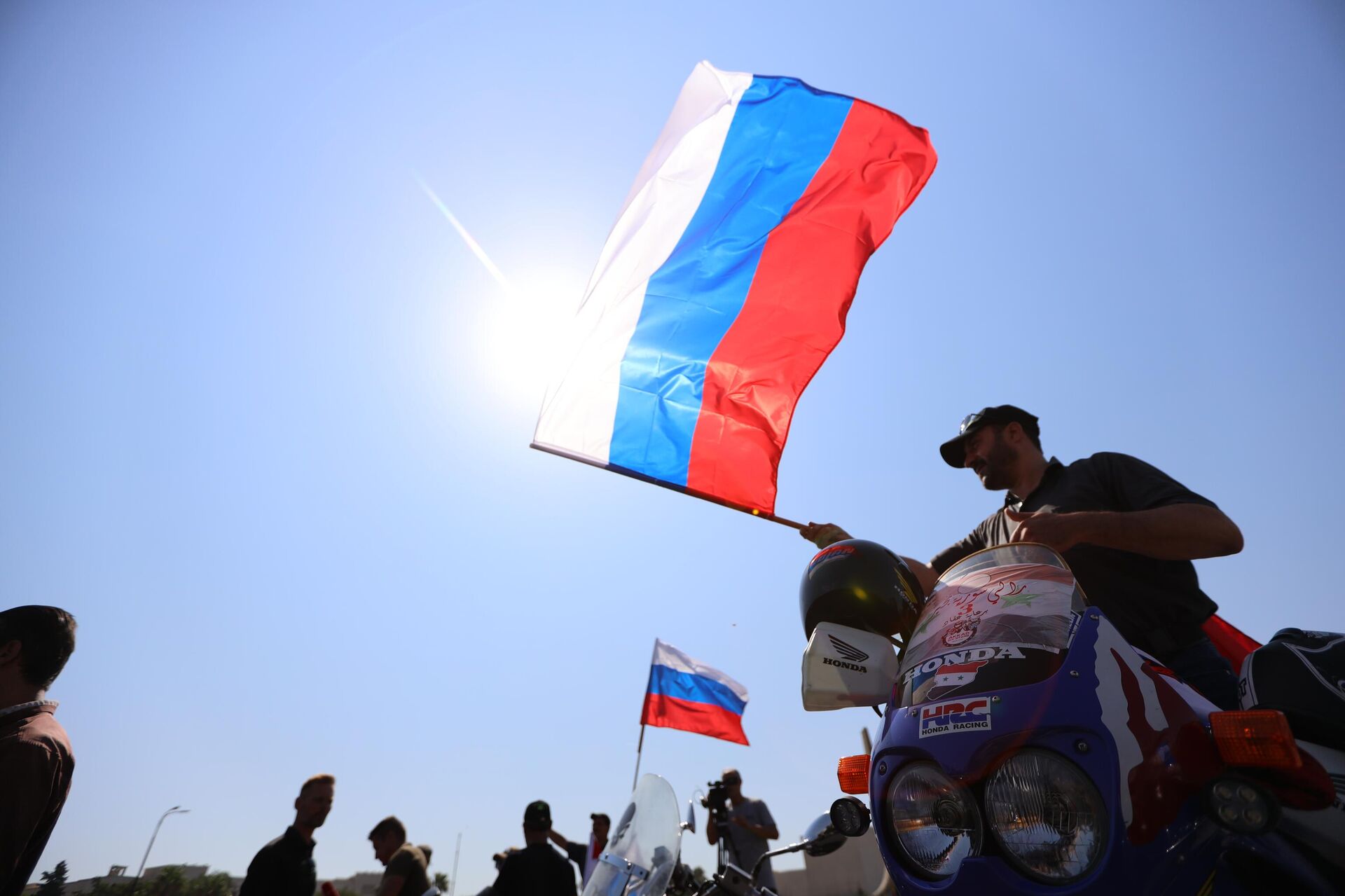 فعالية الاحتفاء بعيد العلم الروسي في ساحة الأمويين وسط دمشق فعالية الاحتفاء بعيد العلم الروسي في ساحة الأمويين وسط دمشق - سبوتنيك عربي, 1920, 22.08.2022