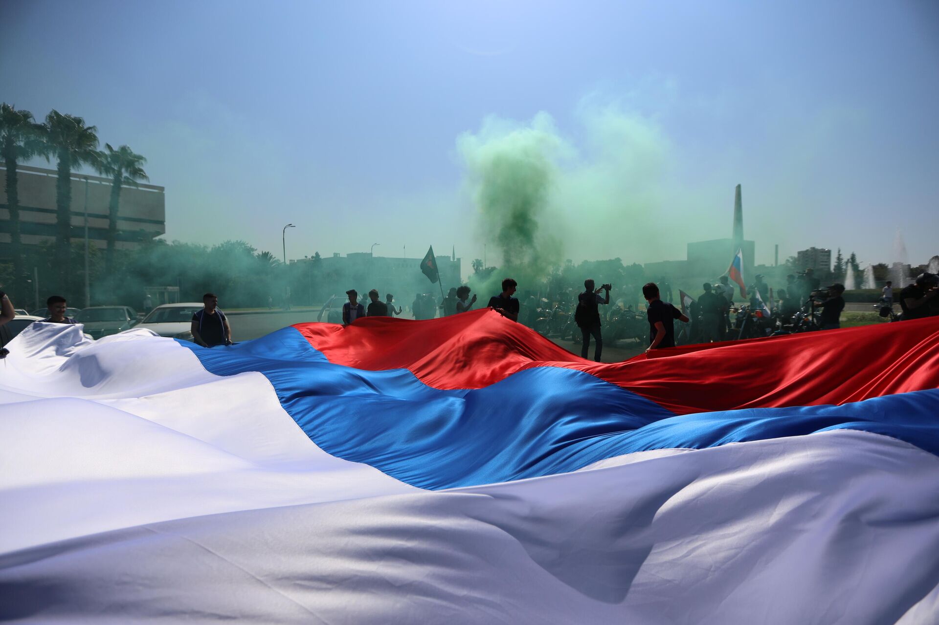فعالية الاحتفاء بعيد العلم الروسي في ساحة الأمويين وسط دمشق فعالية الاحتفاء بعيد العلم الروسي في ساحة الأمويين وسط دمشق - سبوتنيك عربي, 1920, 22.08.2022