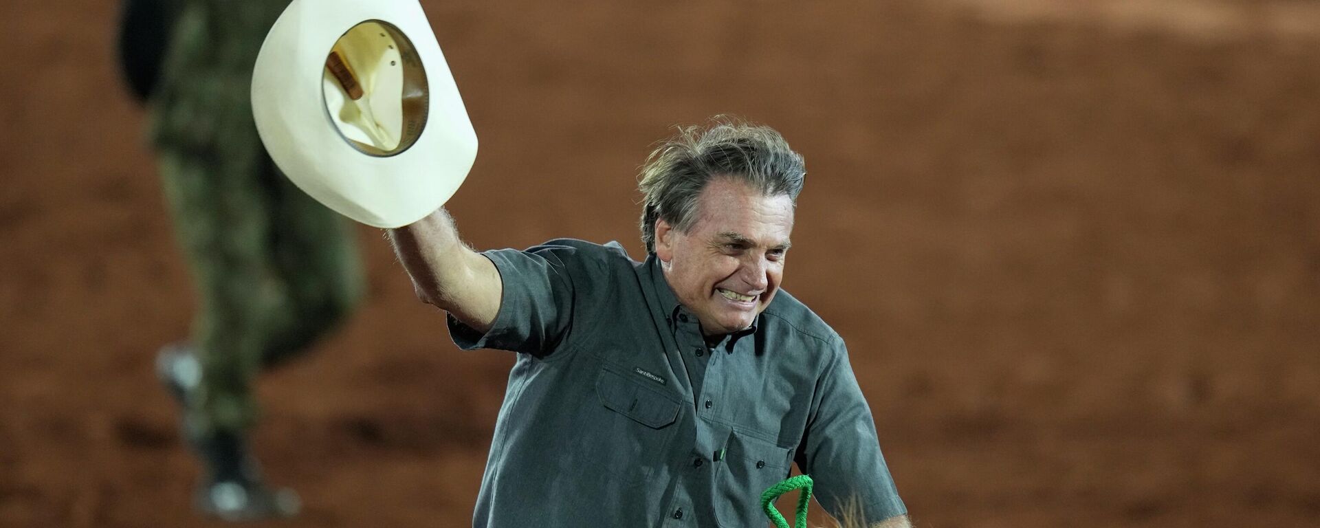 الرئيس البرازيلي جاير بولسونارو، الذي يترشح لولاية ثانية، يمتطي حصانًا في مهرجان باريتوس روديو الدولي في باريتوس بولاية ساو باولو البرازيل، الجمعة 26 أغسطس 2022. ومن المقرر إجراء الانتخابات العامة البرازيلية في 2 أكتوبر 2022 . - سبوتنيك عربي, 1920, 22.07.2025