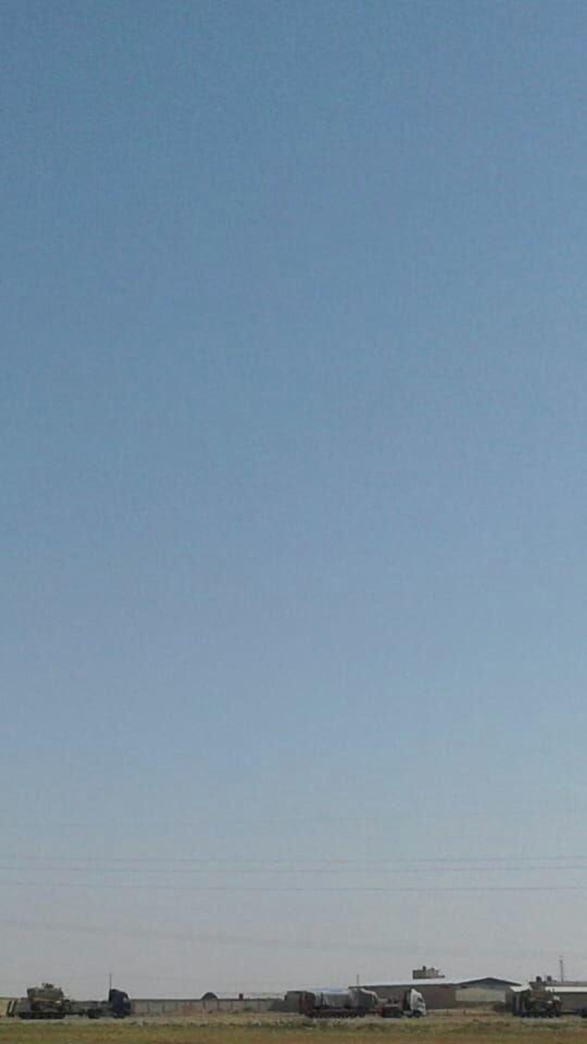 التحالف الأمريكي يخلي أرتالا تابعة له من قواعده شرقي سوريا التحالف الأمريكي يخلي أرتالا تابعة له من قواعده شرقي سوريا - سبوتنيك عربي, 1920, 06.09.2022