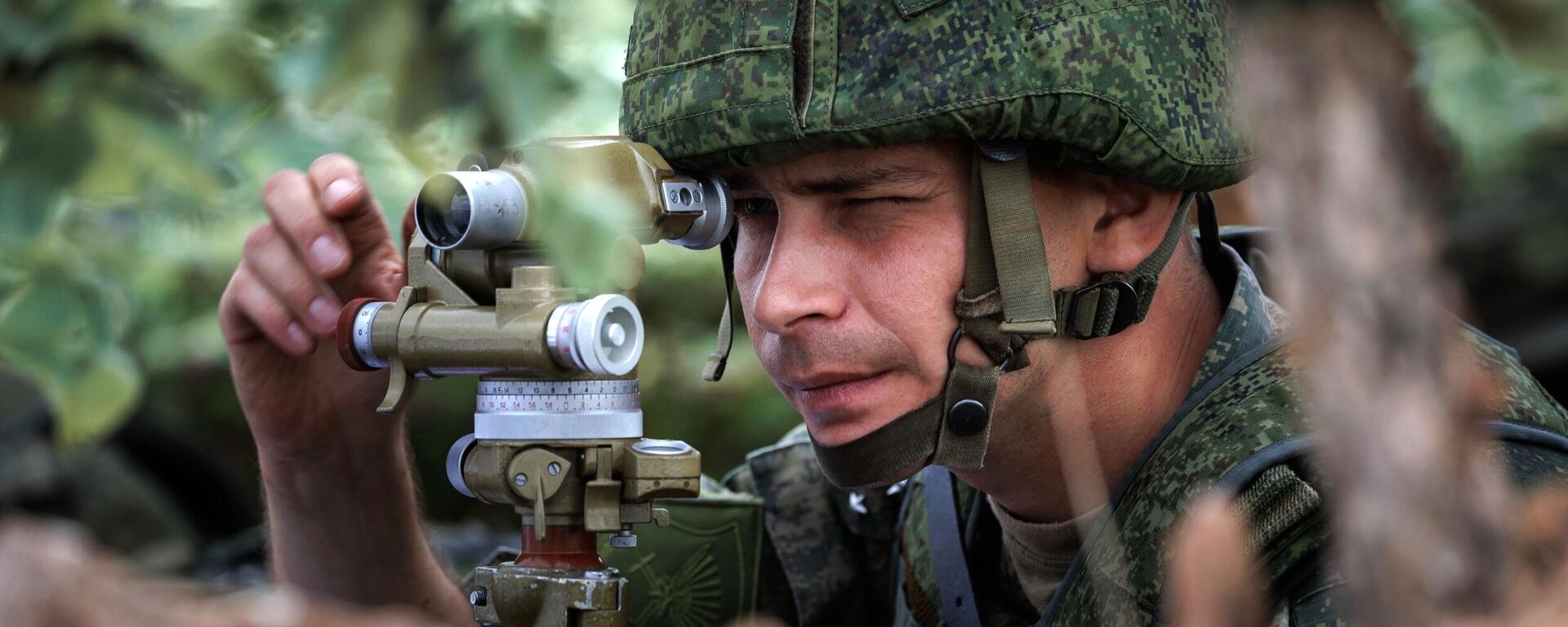 جندي خلال تدريبات القيادة والأركان الاستراتيجية فوستوك 2022 في ساحة تدريب سيرغييفسكي، 6 سبتمبر 2022 - سبوتنيك عربي, 1920, 26.11.2025