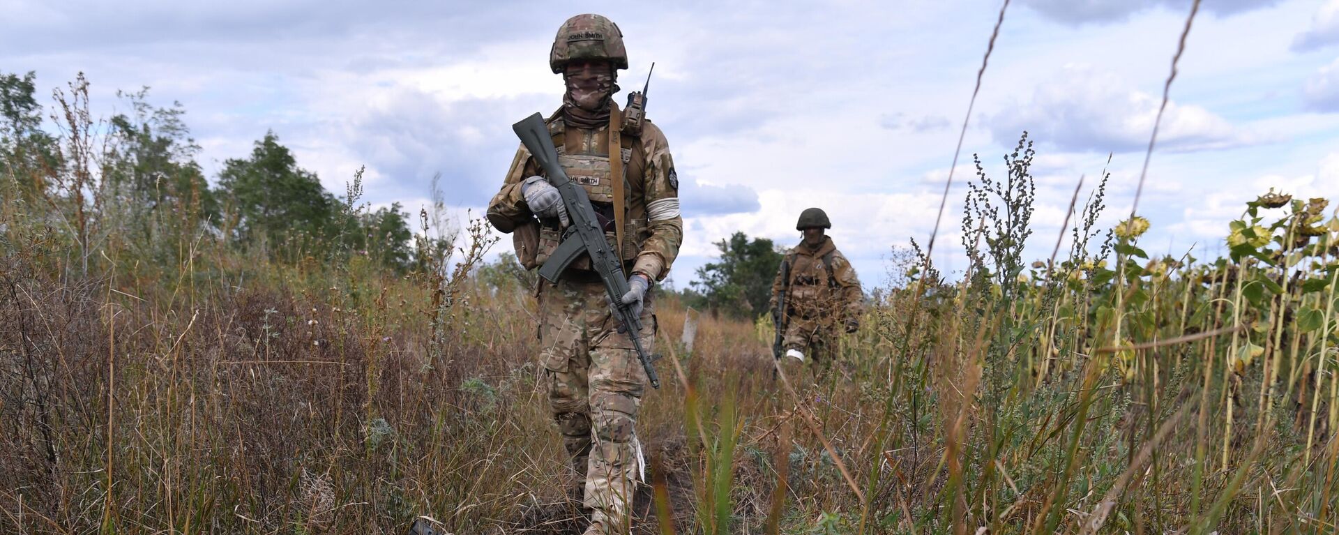 جنود طاقم المدفعية التابعة للمجموعة القتالية فاغنير في مواقع القوات المسلحة الأوكرانية بالقرب من باخموت في منطقة دونيتسك، 5 سبتمبر 2022 - سبوتنيك عربي, 1920, 05.11.2022