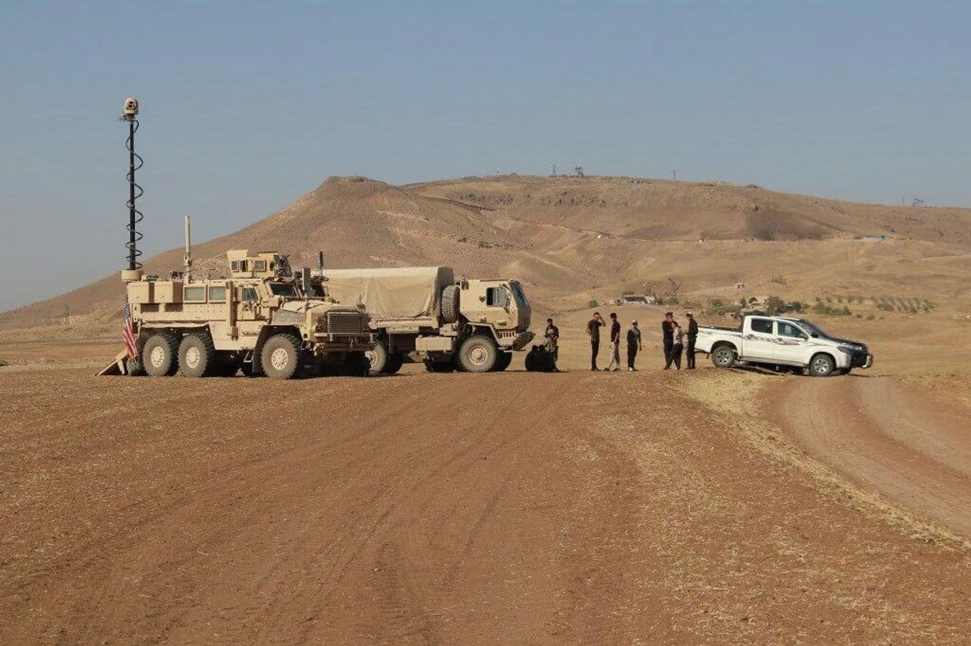 تدريبات للجيش الأمريكي وقسد بزعم محاربة خلايا داعش في المنطقة الحدودية السورية - التركية تدريبات للجيش الأمريكي وقسد بزعم محاربة خلايا داعش في المنطقة الحدودية السورية - التركية - سبوتنيك عربي, 1920, 07.09.2022