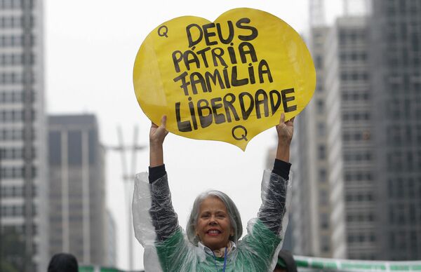 أحد أنصار الرئيس البرازيلي جايير بولسونارو يشارك في الاحتفالات بمناسبة الذكرى المئوية الثانية لاستقلال البرازيل، في شارع باوليستا ، في ساو باولو، البرازيل، في 7 سبتمبر 2022. - سبوتنيك عربي