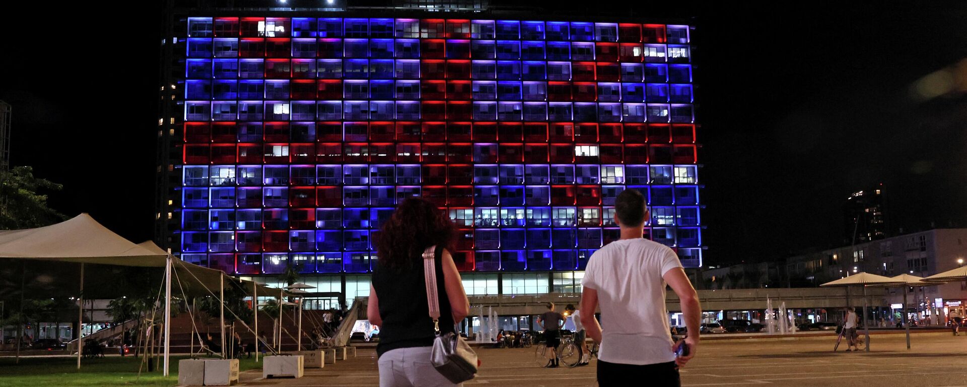 يضيء مبنى بلدية تل أبيب بألوان علم المملكة المتحدة كدليل على التضامن مع العائلة المالكة البريطانية بعد وفاة الملكة إليزابيث الثانية في 8 سبتمبر 2022 - سبوتنيك عربي, 1920, 18.10.2022