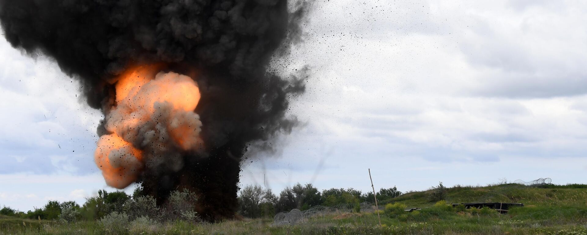 انفجار لغم زرعته القوات الأوكرانية في خيرسون - سبوتنيك عربي, 1920, 13.05.2023