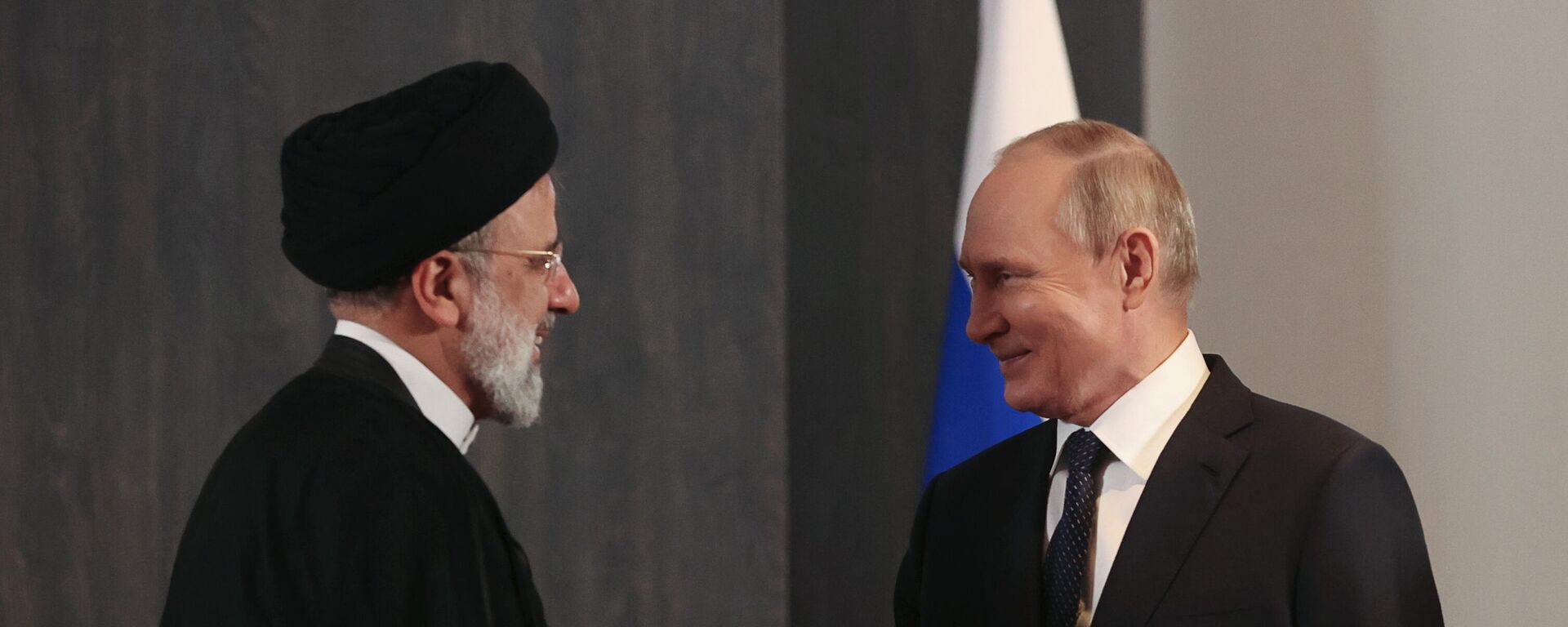 الرئيس فلاديمير بوتين يلتقي نظيره الإيراني إبراهيم رئيسي في إطار مؤتمر منظمة شنغهاي للتعاون، أوزبكستان 15 سبتمبر 2022 - سبوتنيك عربي, 1920, 26.04.2024
