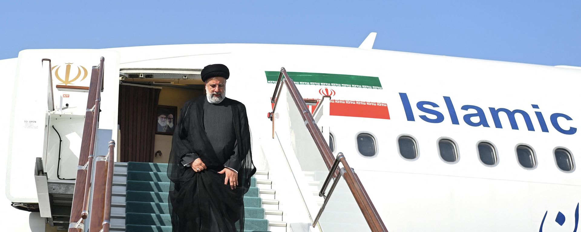 وصول الرئيس الإيراني إبراهيم رئيسي إلى سمرقند في إطار مؤتمر منظمة شنغهاي للتعاون، أوزبكستان 14سبتمبر 2022 - سبوتنيك عربي, 1920, 03.05.2023