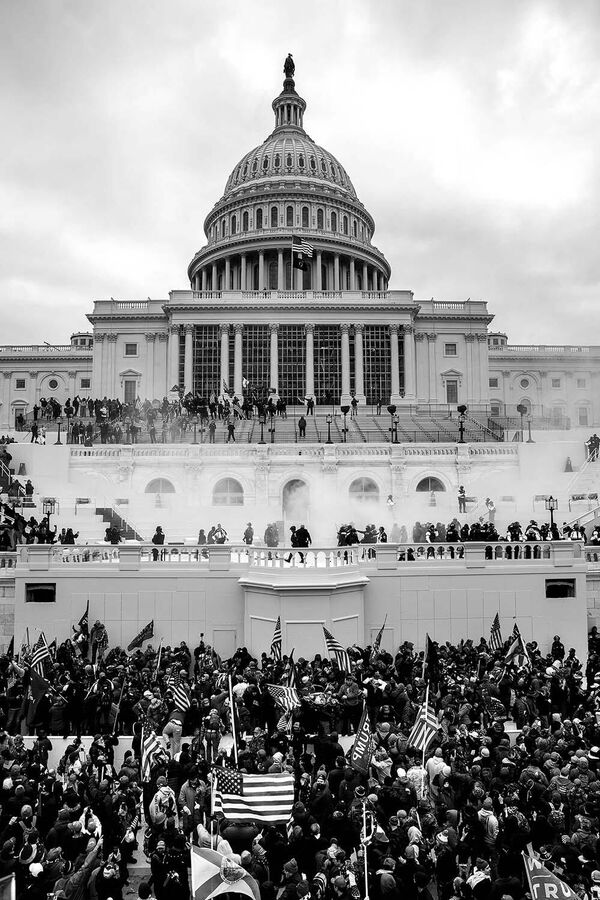 لقطة من سلسلة التجاور للمصورة الأمريكية إيماني ماكراي، الفائزة على المركز الثاني في فئة التحرير/ الصحافة/ السياسية في مسابقة جوائز التصوير الدولية 2022 - سبوتنيك عربي