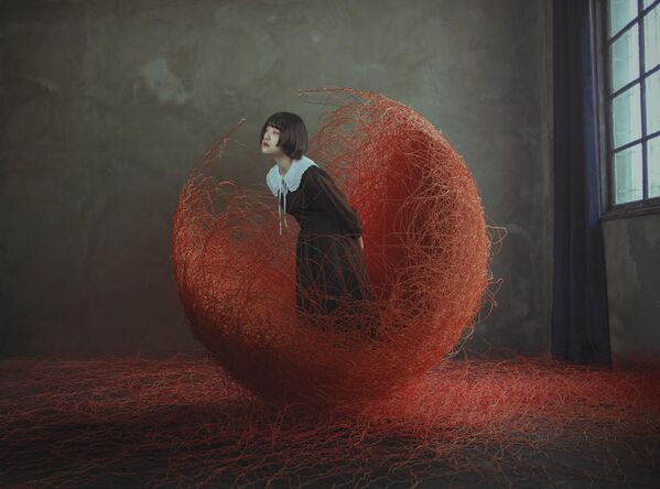 صورة سلسلة حمراء للمصور التايواني جانان تشين، الذي فاز بجائزة أفضل مصور خاص لهذا العام، في مسابقة جوائز التصوير الدولية لعام 2022 - سبوتنيك عربي