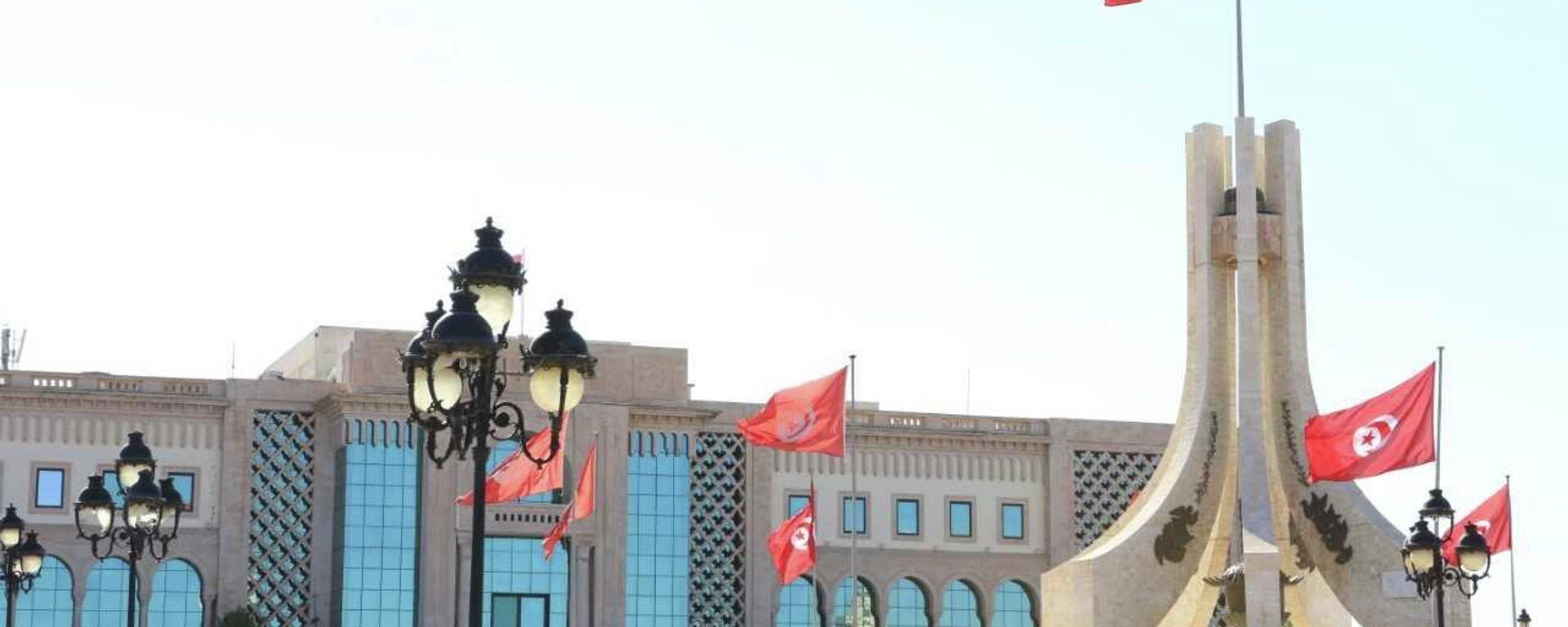علم تونس يرفرف فوق أحد المباني في العاصمة - سبوتنيك عربي, 1920, 30.05.2024