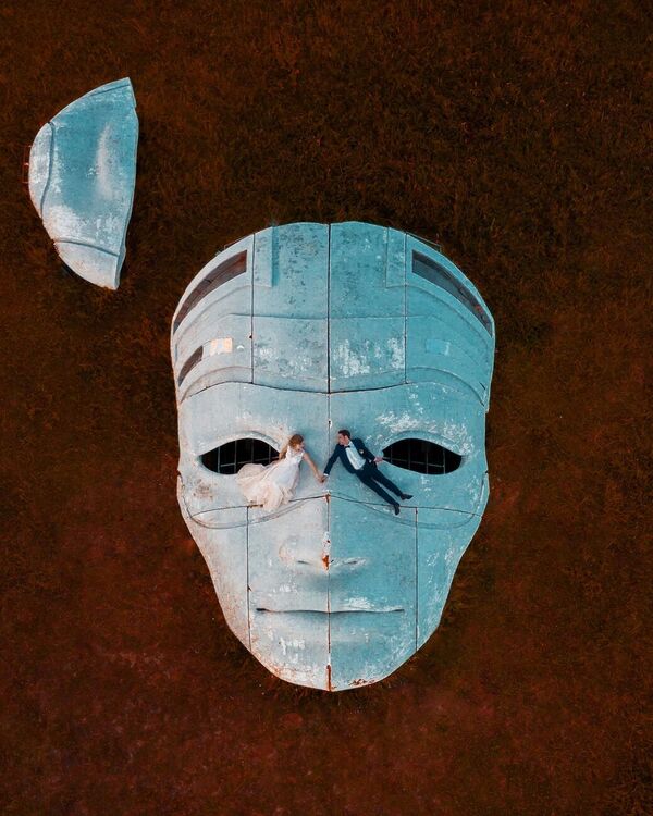 صورة بعنوان معًا للمصور الروسي نيكيتا دوخنيك، التي نالت درجة التقدير من لجنة التحكيم في فئة الزفاف ضمن جوائز التصوير بواسطة الدرون لعام 2022. - سبوتنيك عربي