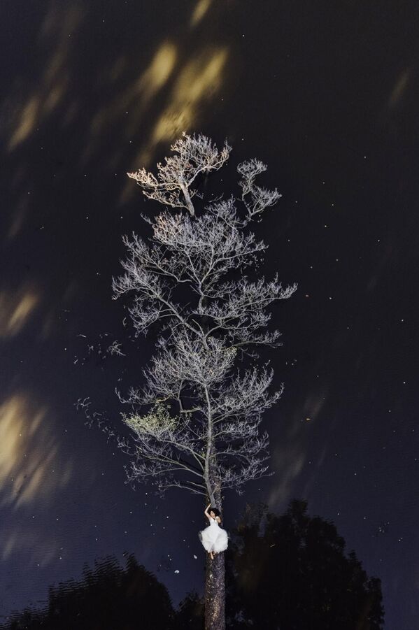 صورة بعنوان مثل صورة مرسومة للمصور البولندي كرزيستوف كراوزيك، الفائز في فئة الزفاف في مسابقة جوائز التصوير بواسطة الدرون لعام 2022 - سبوتنيك عربي