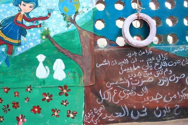 فسحة فرح.. أطفال سوريون يحولون مكبا للقمامة إلى حديقة باستخدام مخلفات الحرب - سبوتنيك عربي