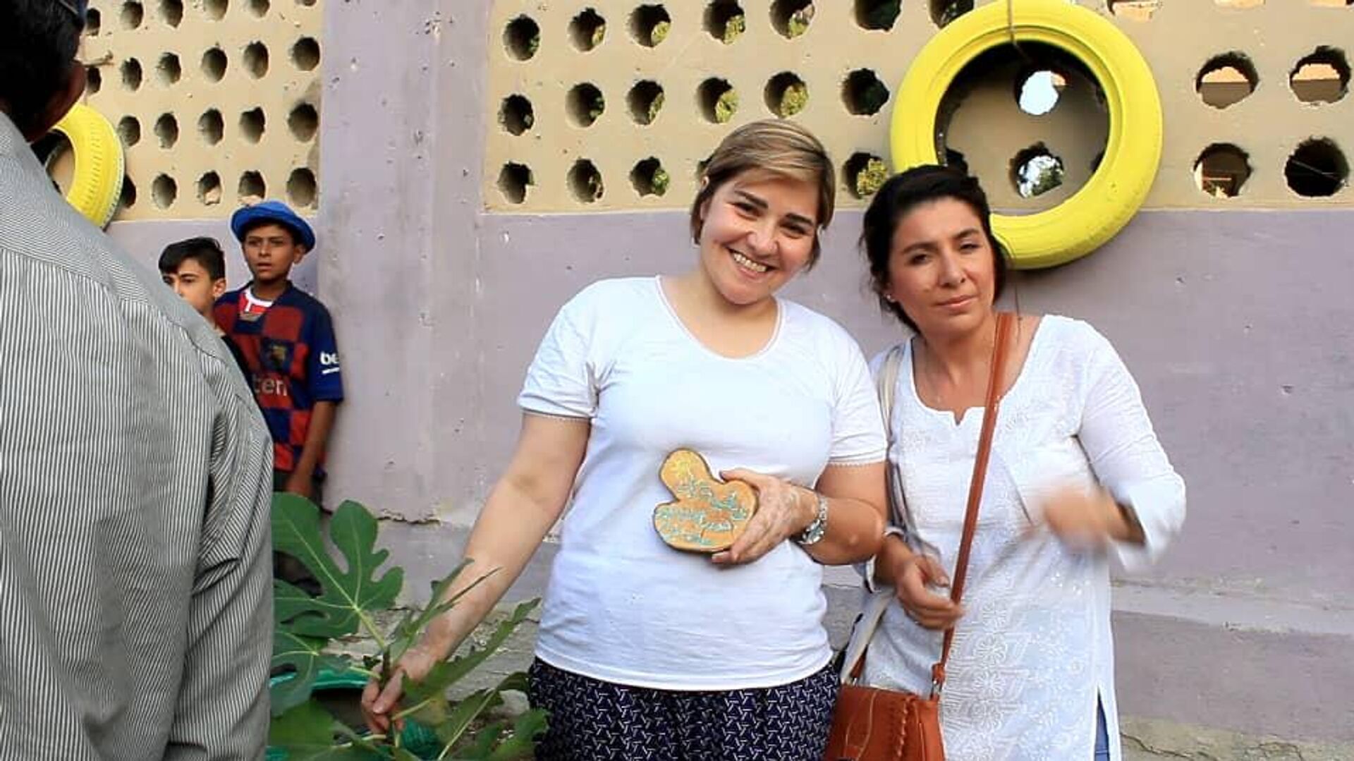 فسحة فرح.. أطفال سوريون يحولون مكبا للقمامة إلى حديقة باستخدام مخلفات الحرب - سبوتنيك عربي, 1920, 20.09.2022