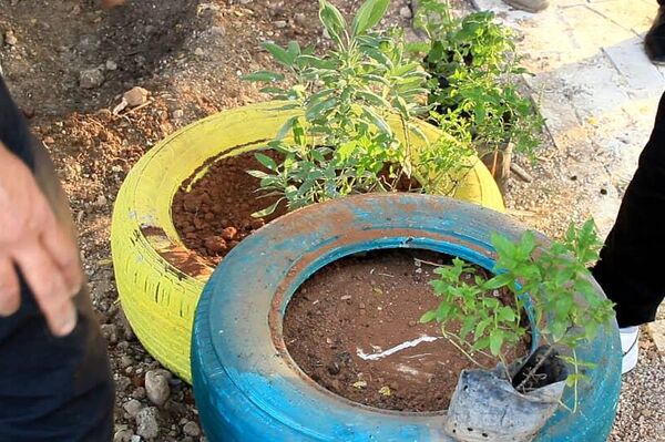 فسحة فرح.. أطفال سوريون يحولون مكبا للقمامة إلى حديقة باستخدام مخلفات الحرب - سبوتنيك عربي