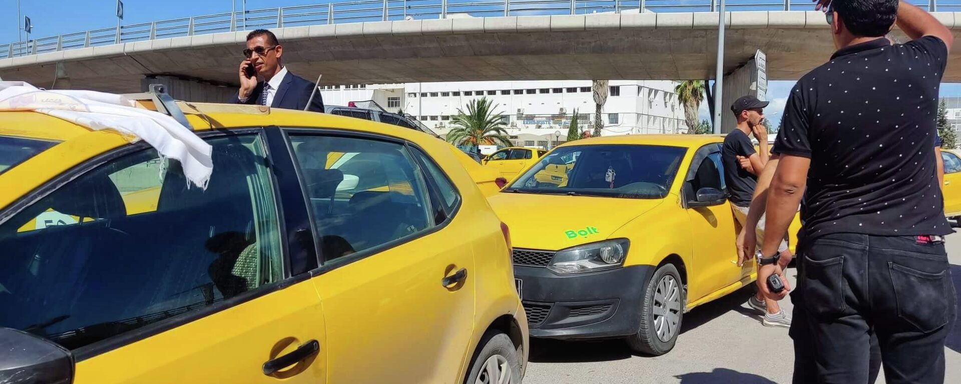 إضراب سائقي سيارات الأجرة في تونس احتجاجا على رفع أسعار المحروقات - سبوتنيك عربي, 1920, 01.01.2023