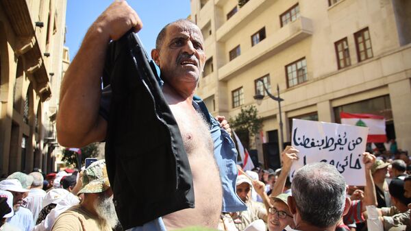  العسكريون المتقاعدون يقتحمون محيط البرلمان اللبناني في بيروت - سبوتنيك عربي
