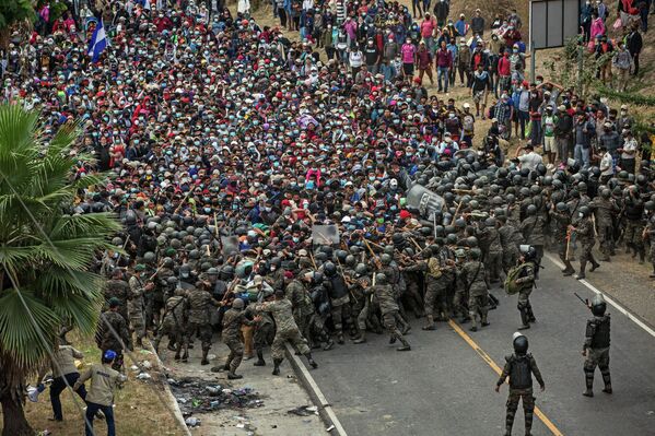 صورة بعنوان الجدار الدرع، للمصور إستيبان بيب، من غواتيمالا. الأخبار الرئيسية، صورة فردية، التي نالت المركز الأول في مسابقة أندريه ستينين للتصوير الصحفي الدولي - سبوتنيك عربي