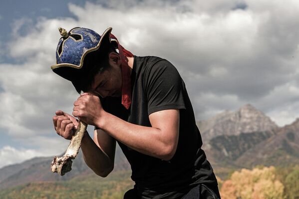 صورة بعنوان كاسر العظام، للمصور يفغيني كونوبليوف، من روسيا. الرياضة، سلسلة صور، التي نالت المركز الأول في مسابقة أندريه ستينين للتصوير الصحفي الدولي - سبوتنيك عربي