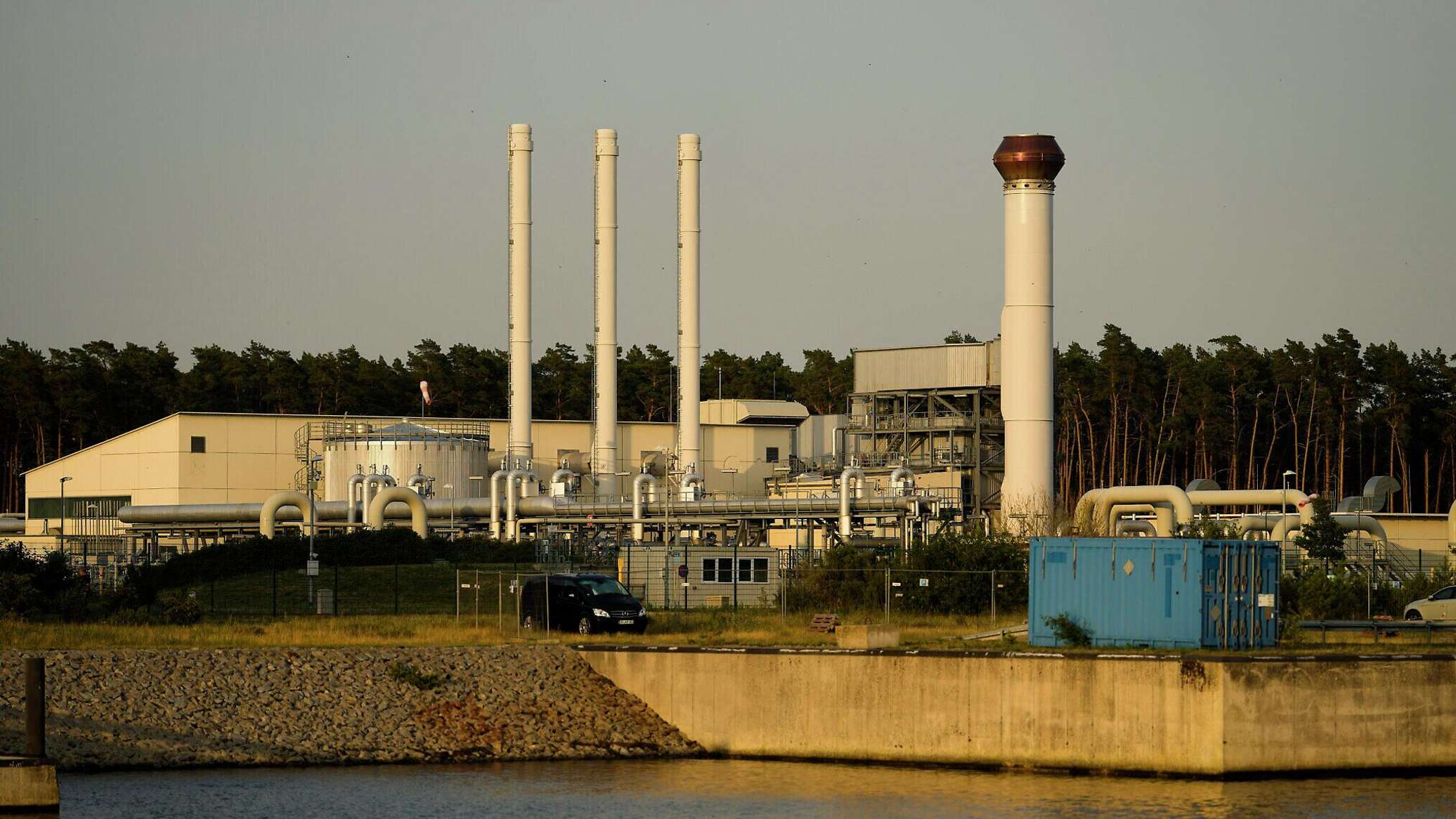 مستشار سابق لترامب: الولايات المتحدة مهتمة بالاستثمار في مشاريع "السيل الشمالي"