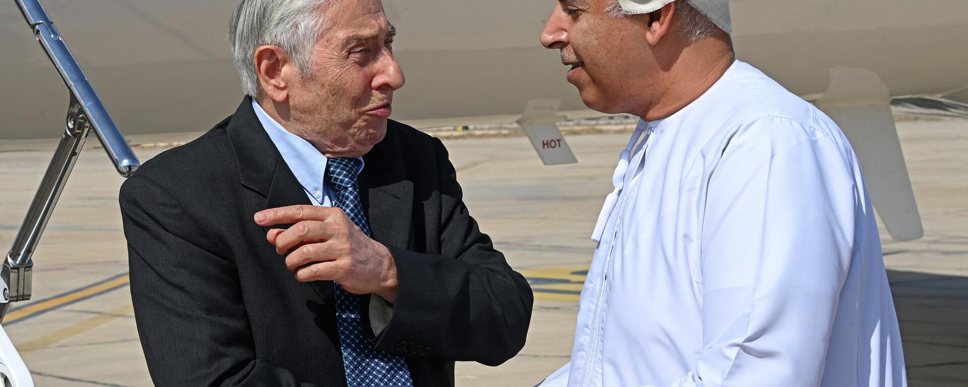 المواطن الأمريكي باقر نمازي يصل إلى سلطنة عمان بعد إطلاق سراحه في إيران - سبوتنيك عربي, 1920, 05.10.2022