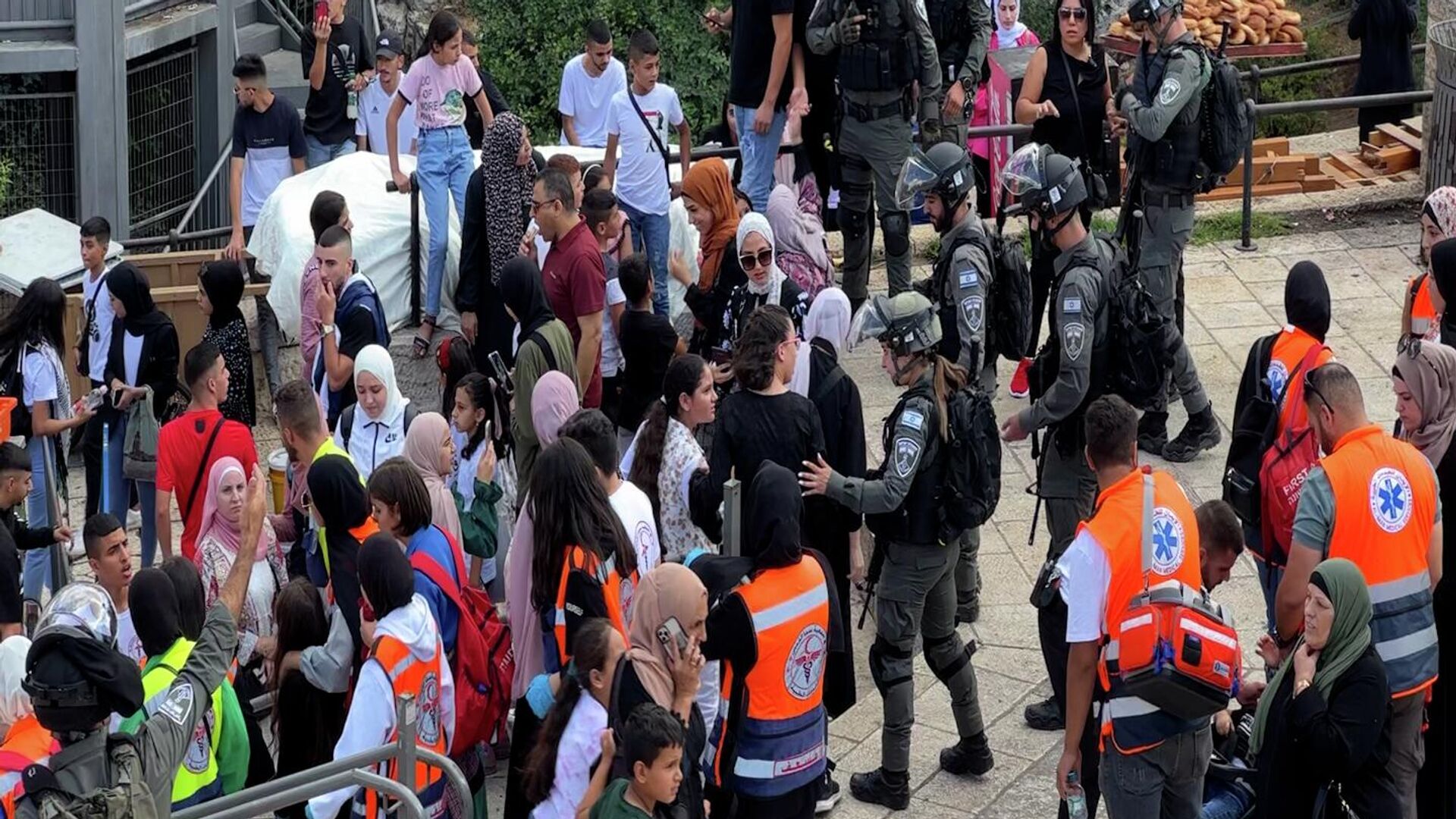 القوات الإسرائيلية تقمع فعالية لإحياء ذكرى المولد النبوي في القدس وتعتقل 6 فلسطينيين القوات الإسرائيلية تقمع فعالية لإحياء ذكرى المولد النبوي في القدس وتعتقل 6 فلسطينيين - سبوتنيك عربي, 1920, 08.10.2022