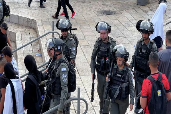 القوات الإسرائيلية تقمع فعالية لإحياء ذكرى المولد النبوي في القدس وتعتقل 6 فلسطينيين القوات الإسرائيلية تقمع فعالية لإحياء ذكرى المولد النبوي في القدس وتعتقل 6 فلسطينيين - سبوتنيك عربي