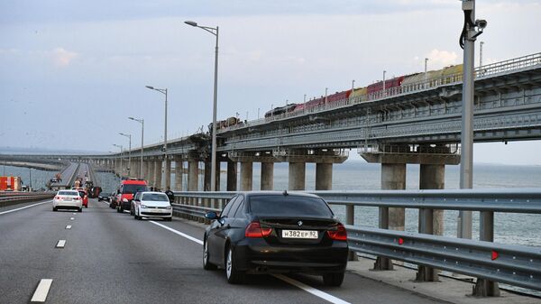جسر القرم الروسي بعد حادث انفجار، 8 أكتوبر 2022 - سبوتنيك عربي