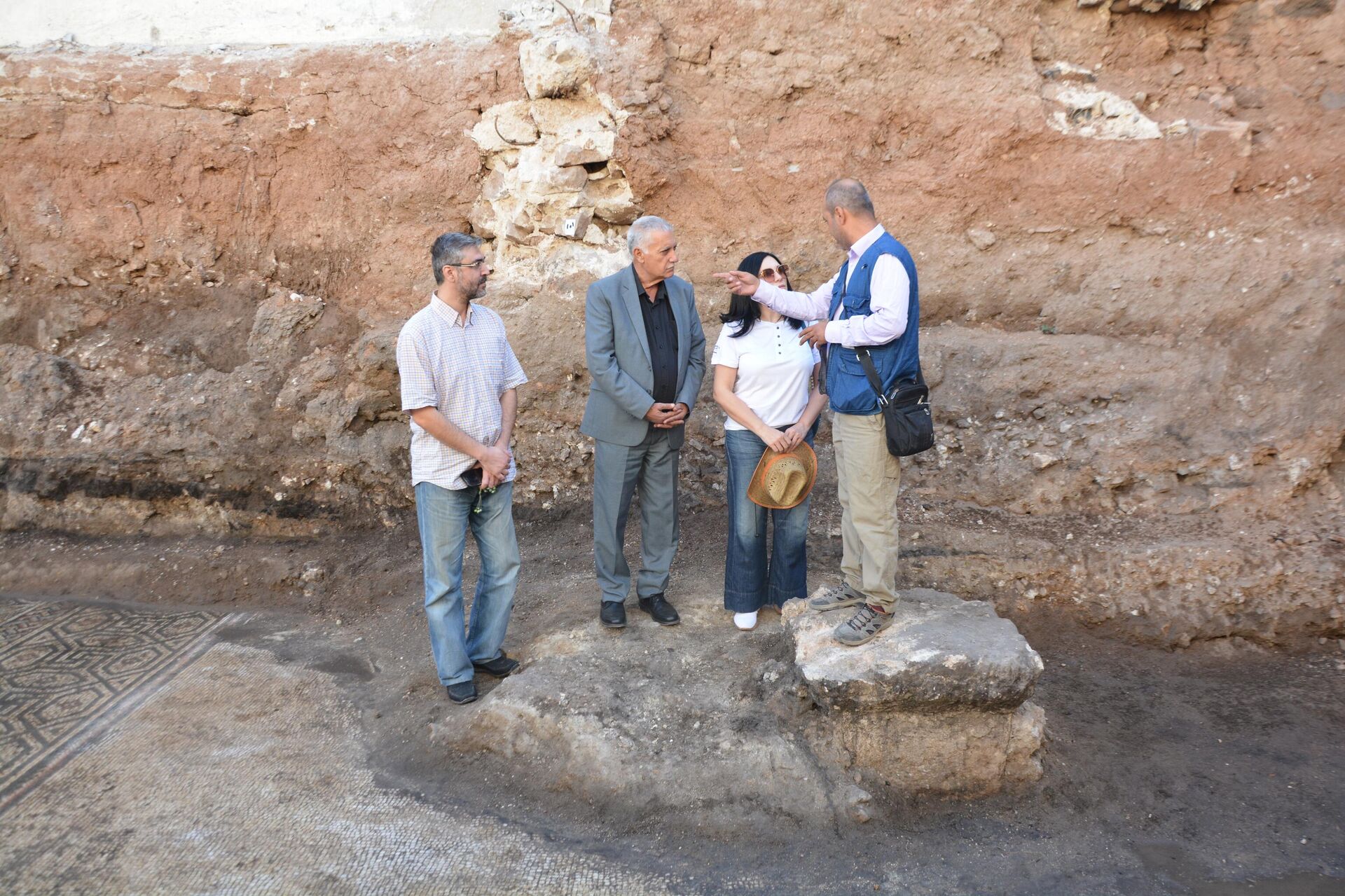 اكتشاف لوحة فسيفسائية، تعتبر الأندر عالمياً، في مدينة (الرستن الفوقاني) في محافظة حمص وسط سوريا - سبوتنيك عربي, 1920, 12.10.2022