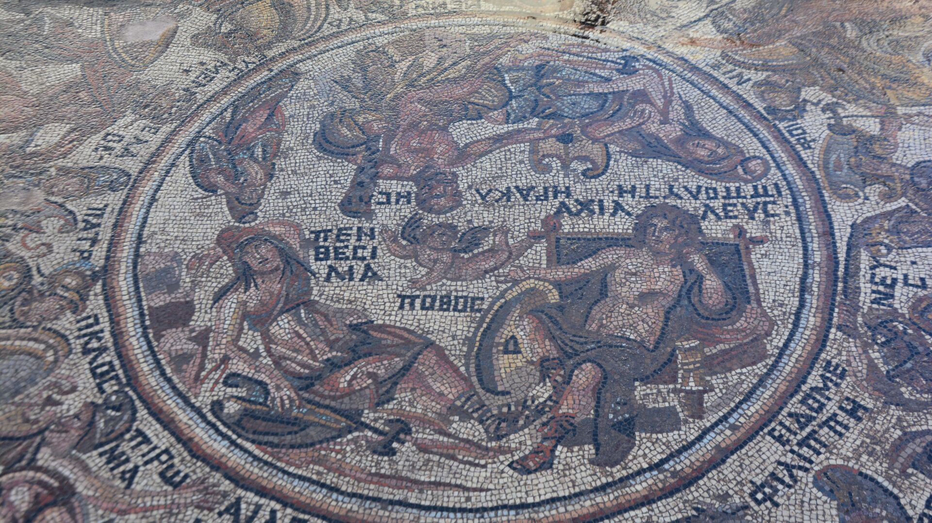 اكتشاف لوحة فسيفسائية، تعتبر الأندر عالمياً، في مدينة (الرستن الفوقاني) في محافظة حمص وسط سوريا - سبوتنيك عربي, 1920, 22.06.2023