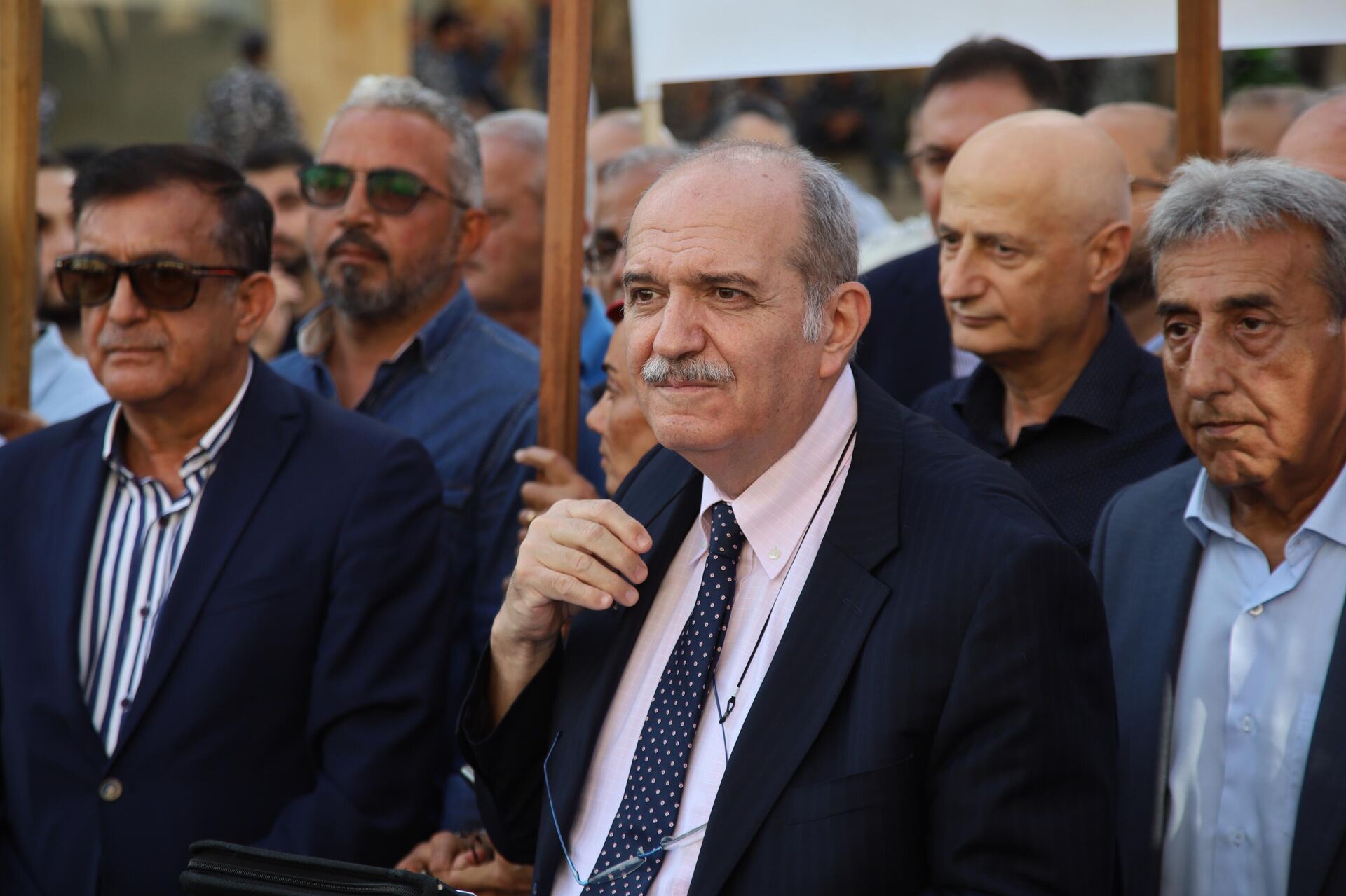 للمرة الأولى تظاهرة لموظفي المصارف أمن وسلامة العاملين في المصارف خط أحمر - سبوتنيك عربي, 1920, 12.10.2022