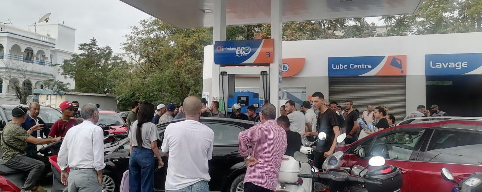  أزمة وقود في تونس تقود أصحاب السيارات إلى الانتظار لساعات في طوابير أمام محطات الوقود - سبوتنيك عربي, 1920, 13.05.2023