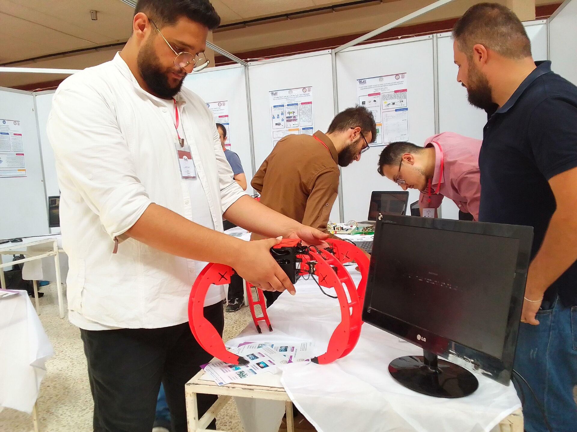 معرض الطلاب المتميزين الذي تقيمه كلية الهندسة الميكانيكية والكهربائية بجامعة دمشق تحت شعار: معاً للبناء والابتكار في موسمه الخامس للعام 2022. - سبوتنيك عربي, 1920, 13.10.2022