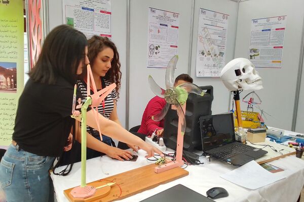 معرض الطلاب المتميزين الذي تقيمه كلية الهندسة الميكانيكية والكهربائية بجامعة دمشق تحت شعار: معاً للبناء والابتكار في موسمه الخامس للعام 2022. - سبوتنيك عربي