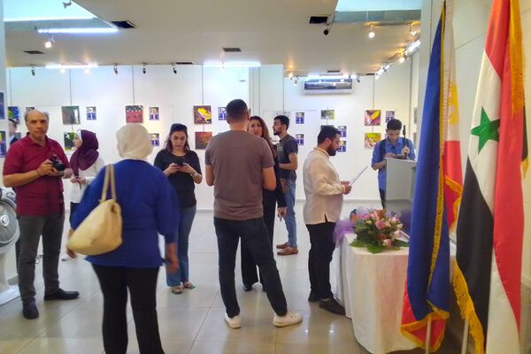 افتتاح المعرض التشكيلي ألوان الشفاء من تنظيم سفارة الفلبين في العاصمة السورية دمشق، 16 أكتوبر/ تشرين الأول 2022 - سبوتنيك عربي