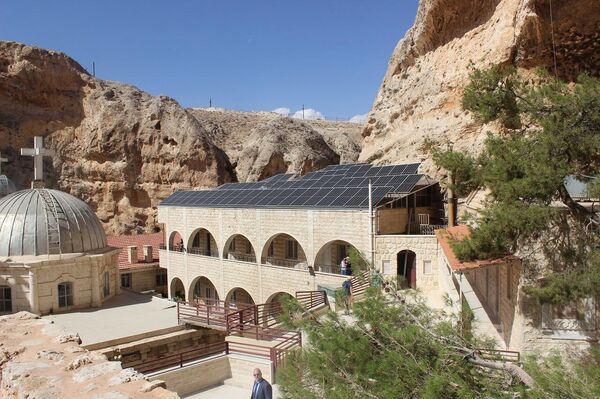 لافرنتيف يدشن منظومة كهروضوئية لأحد أقدم الأديرة في العالم بريف دمشق في سوريا - سبوتنيك عربي