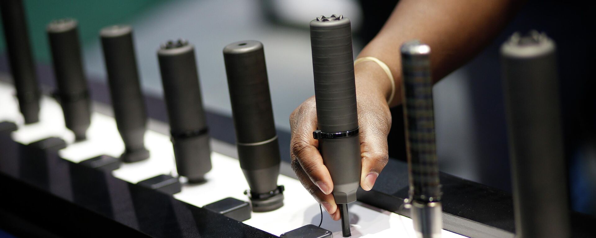 كاتم صوت سلاح ناري - سبوتنيك عربي, 1920, 07.12.2023