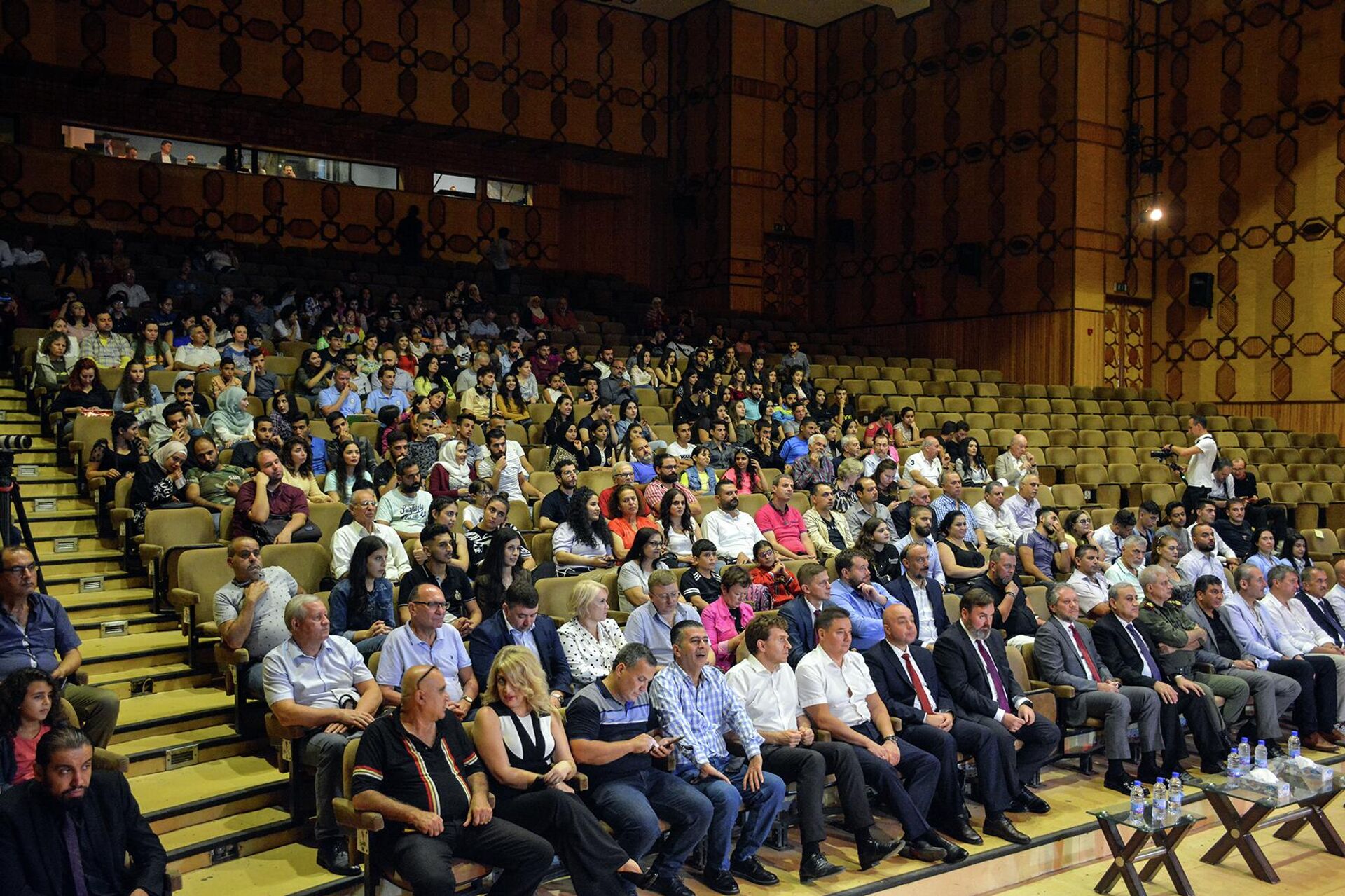 في اللاذقية.. أوركسترا نيجني نوفغورود تصدح بروائع الفن وتمجد الانتصار على النازية - سبوتنيك عربي, 1920, 19.10.2022