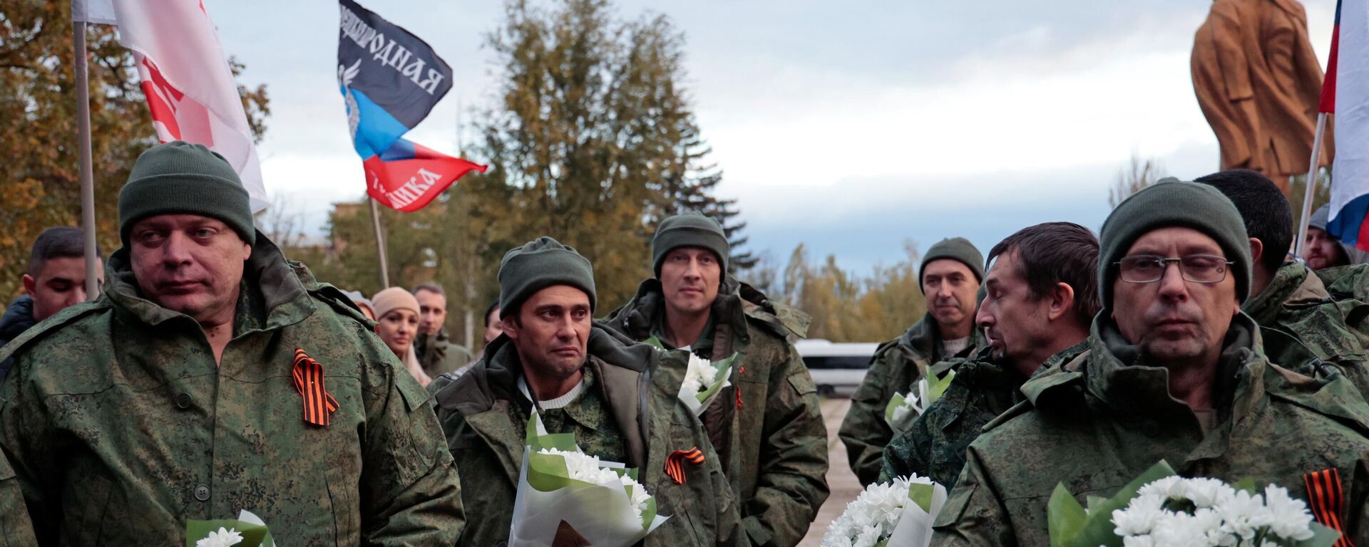 لم شمل الأسرى  في نوفوازوفسك، جمهورية دونيتسك الشعبية. تم تبادل الأسرى مع أوكرانيا وفقًا للصيغة 110 مقابل 110 في 17 أكتوبر 2022. - سبوتنيك عربي, 1920, 07.06.2025